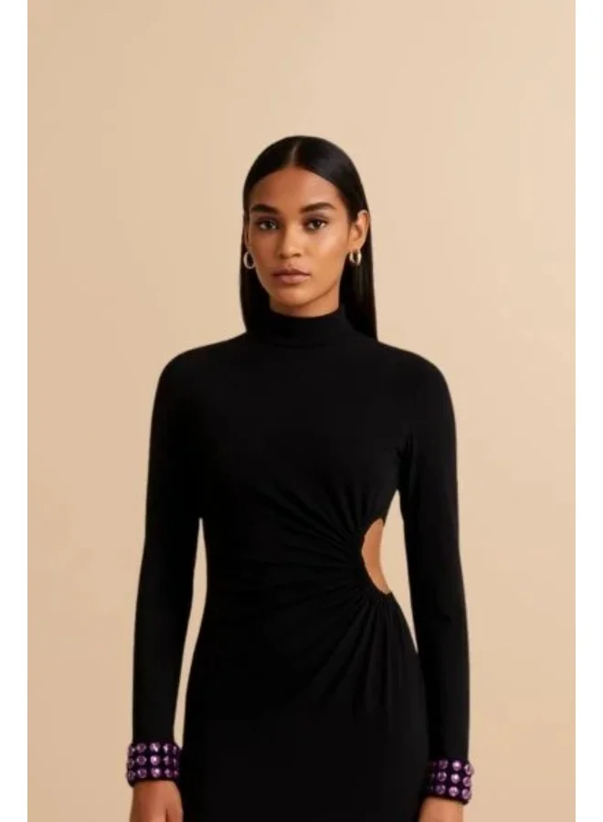 توترندس فستان أسود بفتحة جانبية